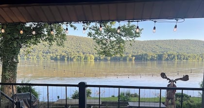 Charming Riverfront Cottage with stunning views of the Susquehanna River