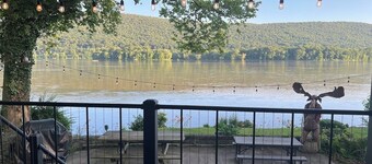 Charming Riverfront Cottage with stunning views of the Susquehanna River