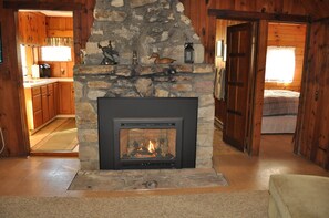 4 bedrooms, iron/ironing board, travel crib, free WiFi - Charming Riverfront Cottage with stunning views of the Susquehanna River (Dauphin)