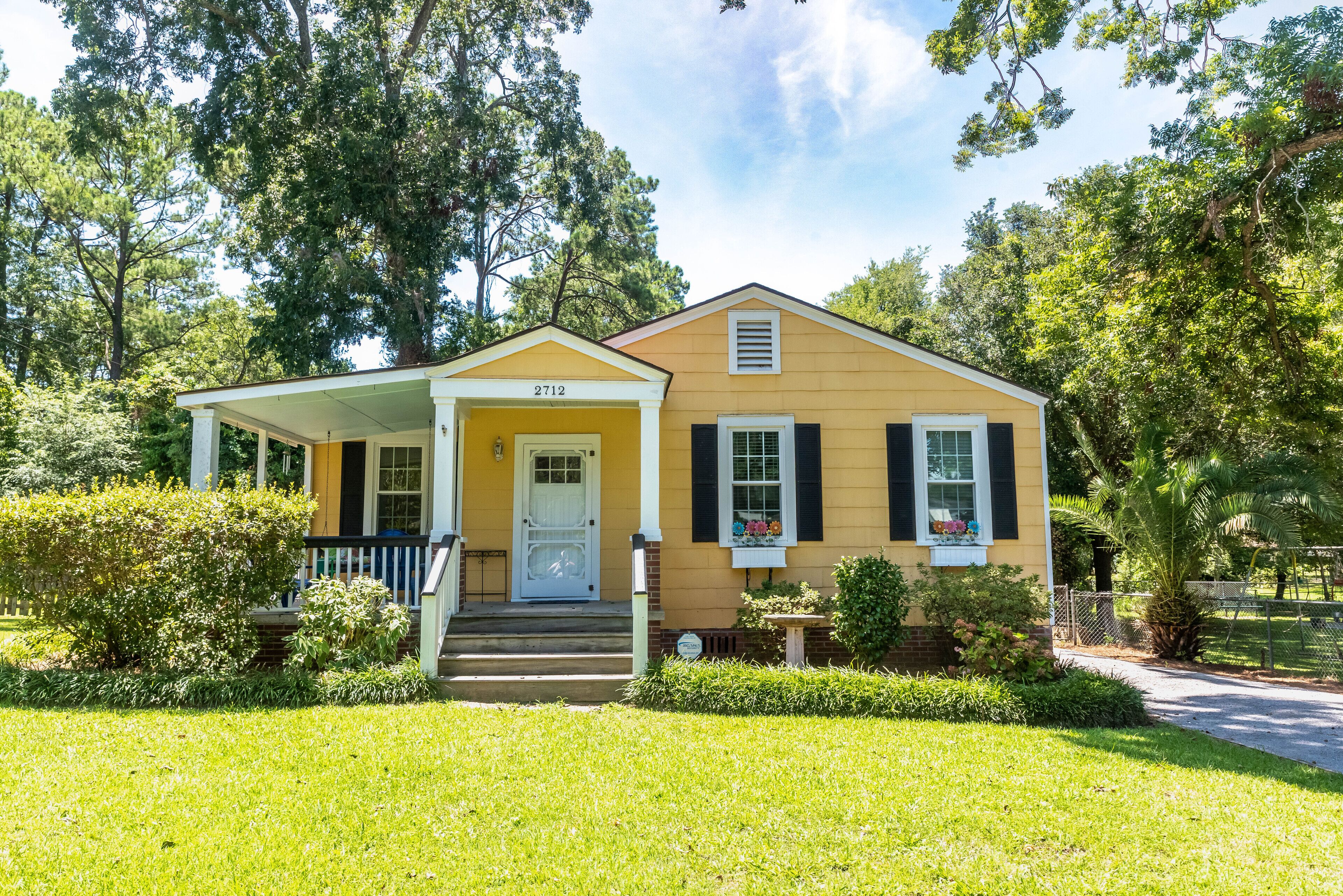 Graduations Welcome! Bayside Bungalow Close Proximity to Downtown Beaufort and Parris Island