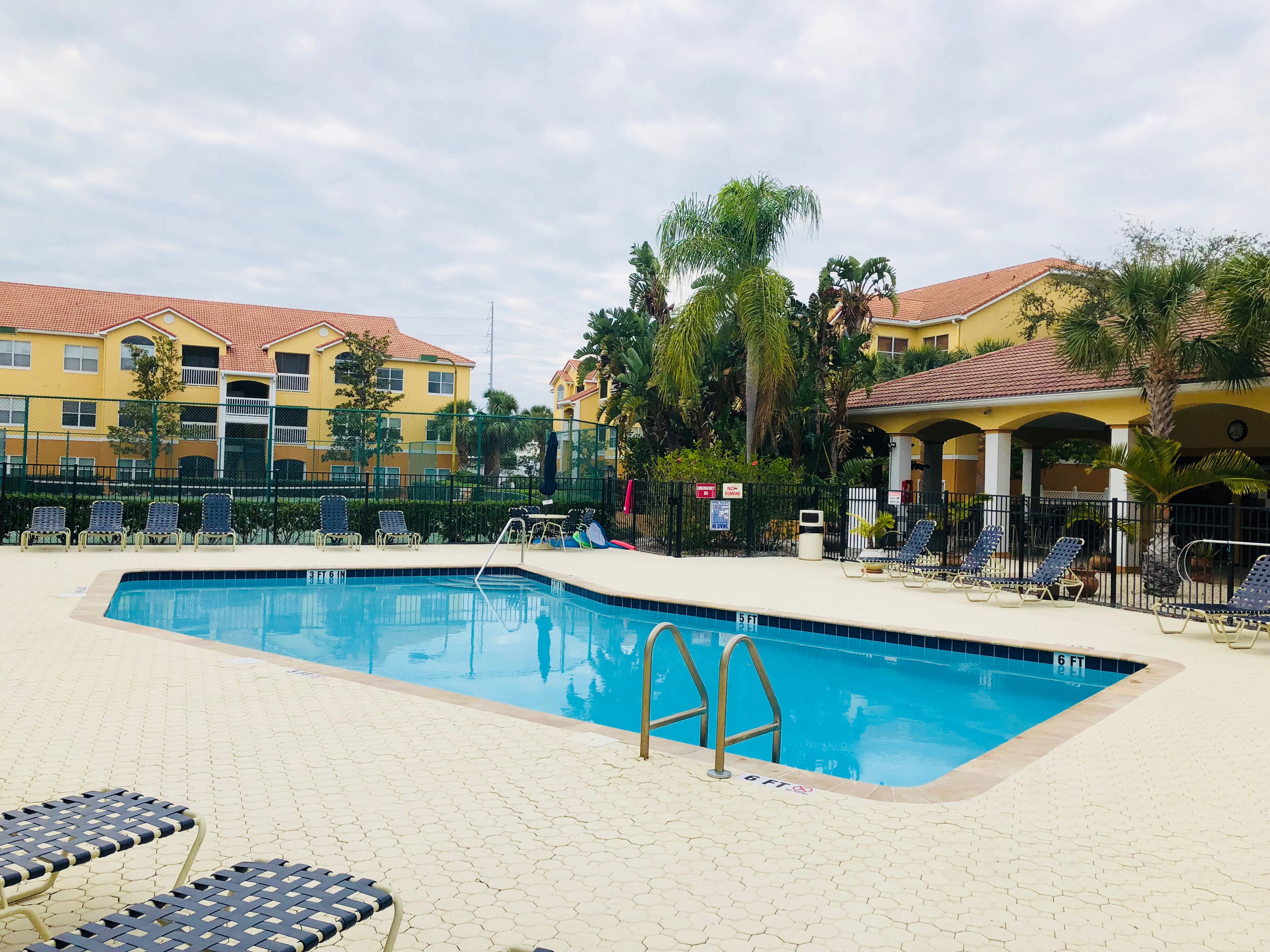 BEAUTIFUL CONDO 5 MIN FROM MADEIRA BEACH!