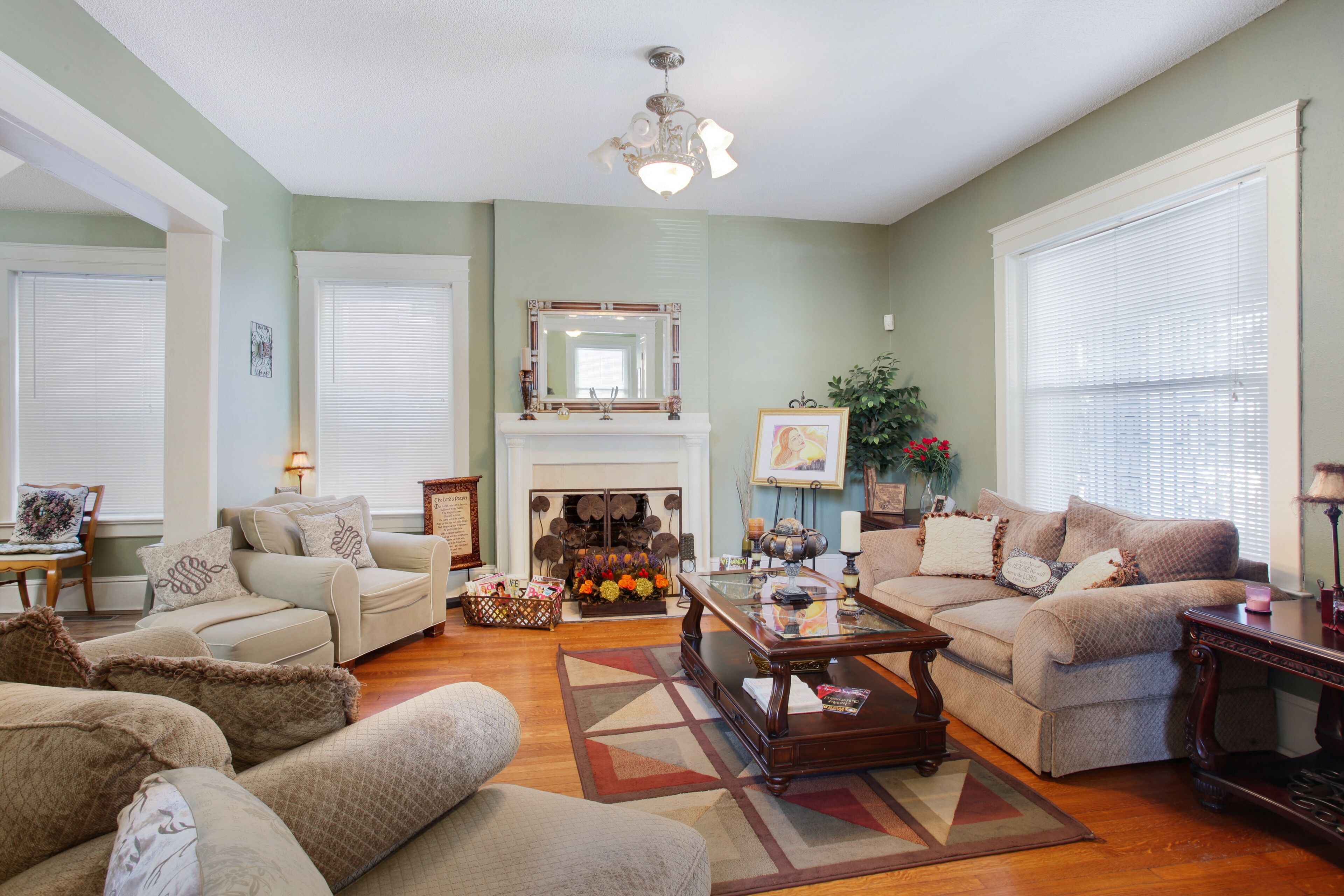 Minutes to Arrowhead,Sprint,Convention,Kaufman,Crown Center, Power & Light,Plaza