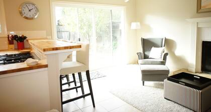Heated Swimming Pool Retreat Near Sonoma Square