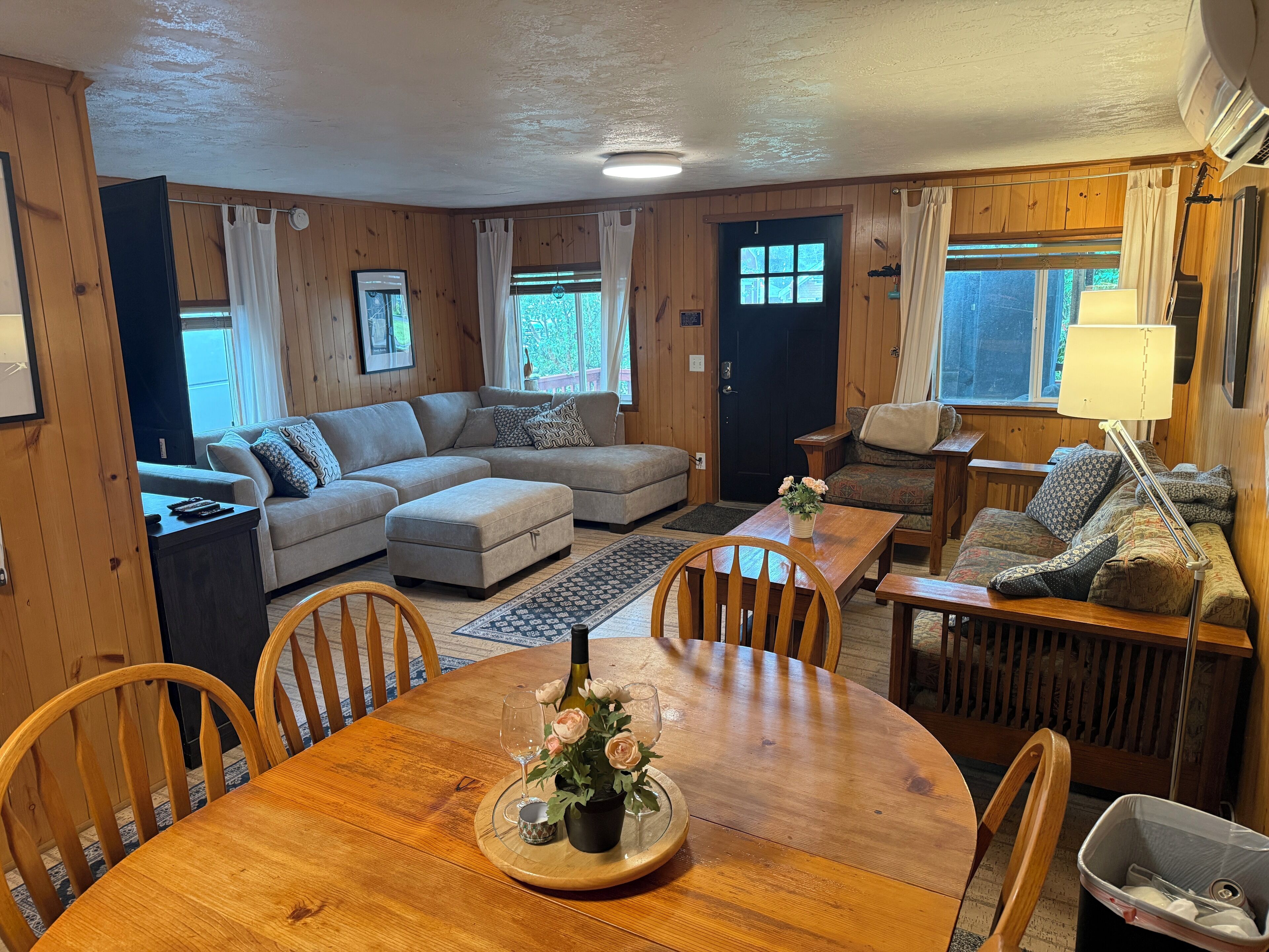 Smart-TV, Kamin, Videospiele, DVD-Player