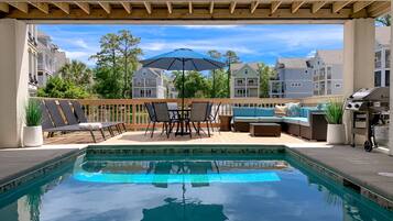 Alberca al aire libre y alberca climatizada