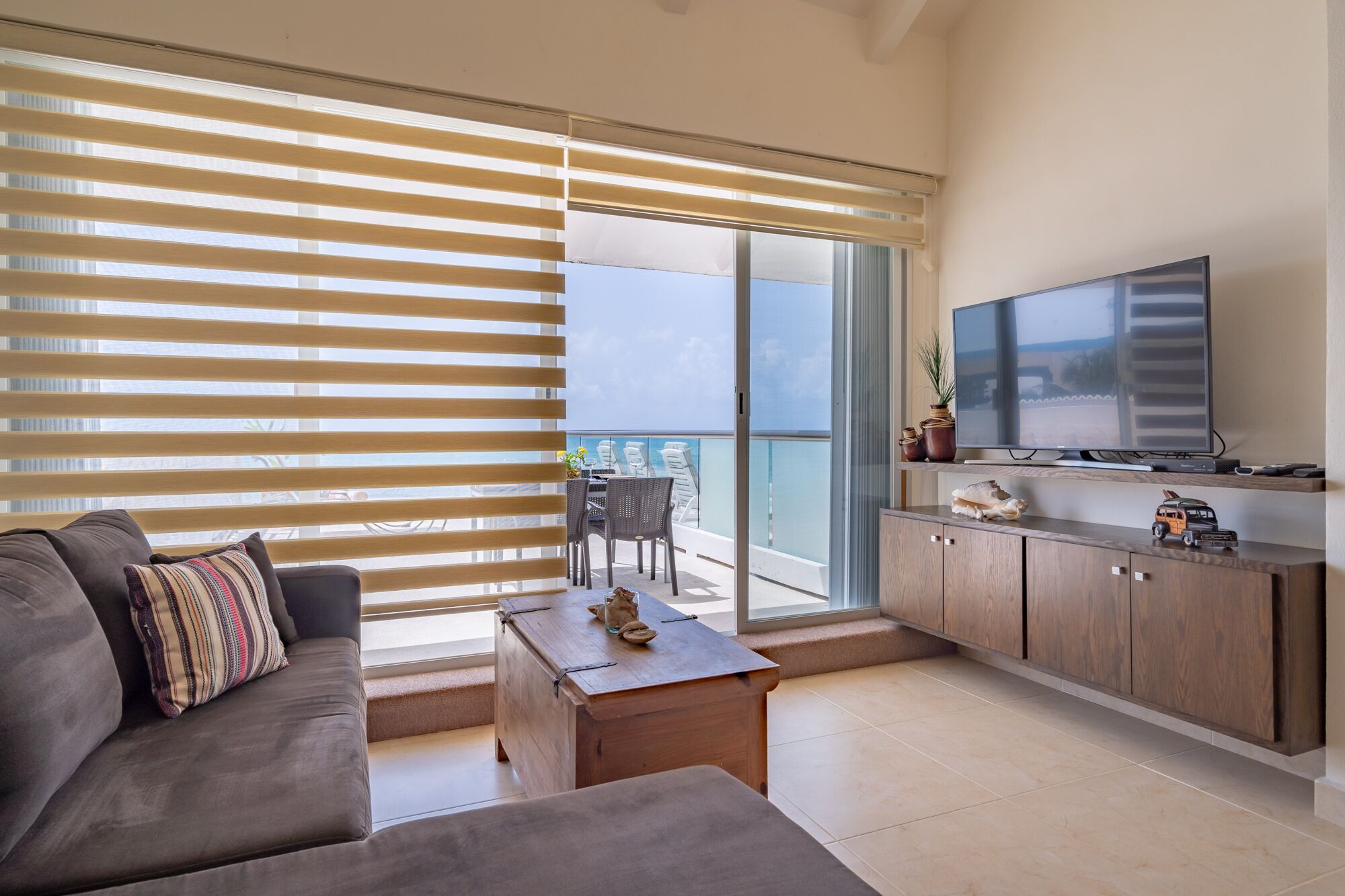 Beautiful Beachfront Condo! Amazing View! Great rates!