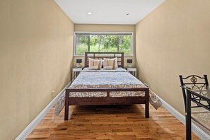 4 bedrooms, desk, iron/ironing board, WiFi - Private Contemporary Luxury Pebble Beach Home with Ocean Views (Pebble Beach)