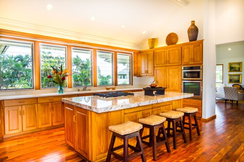 Luxury Home, A/C, Heated Pool, Gourmet Kitchen, 4BR 6 Bath, 3 Master Suites.