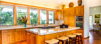 Luxury Home, A/C, Heated Pool, Gourmet Kitchen, 4BR 6 Bath, 3 Master Suites.