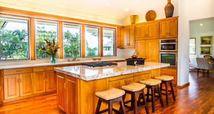 Luxury Home, A/C, Heated Pool, Gourmet Kitchen, 4BR 6 Bath, 3 Master Suites.