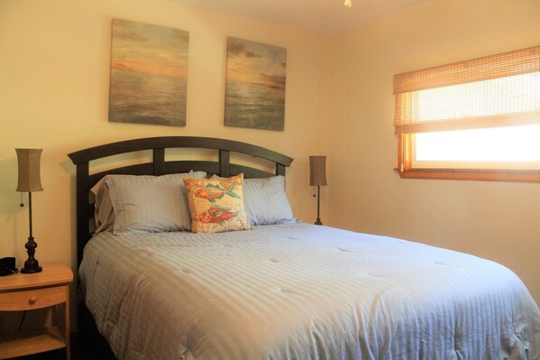 2 bedrooms, desk, iron/ironing board, WiFi