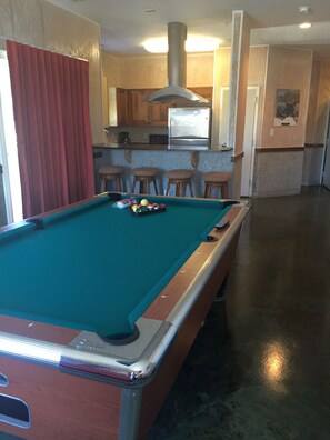 Game room - In the HEART of Ocean Drive in North Myrtle Beach (North Myrtle Beach)