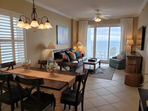 Smart TV, reproductor de DVD y libros