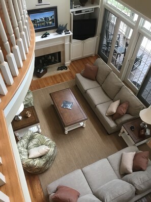 TV, DVD player, books, stereo