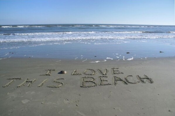 Beach nearby - Beautiful 4 bedroom/4 bath home with private heated pool, Discounted Fall Rates (Kiawah Island)