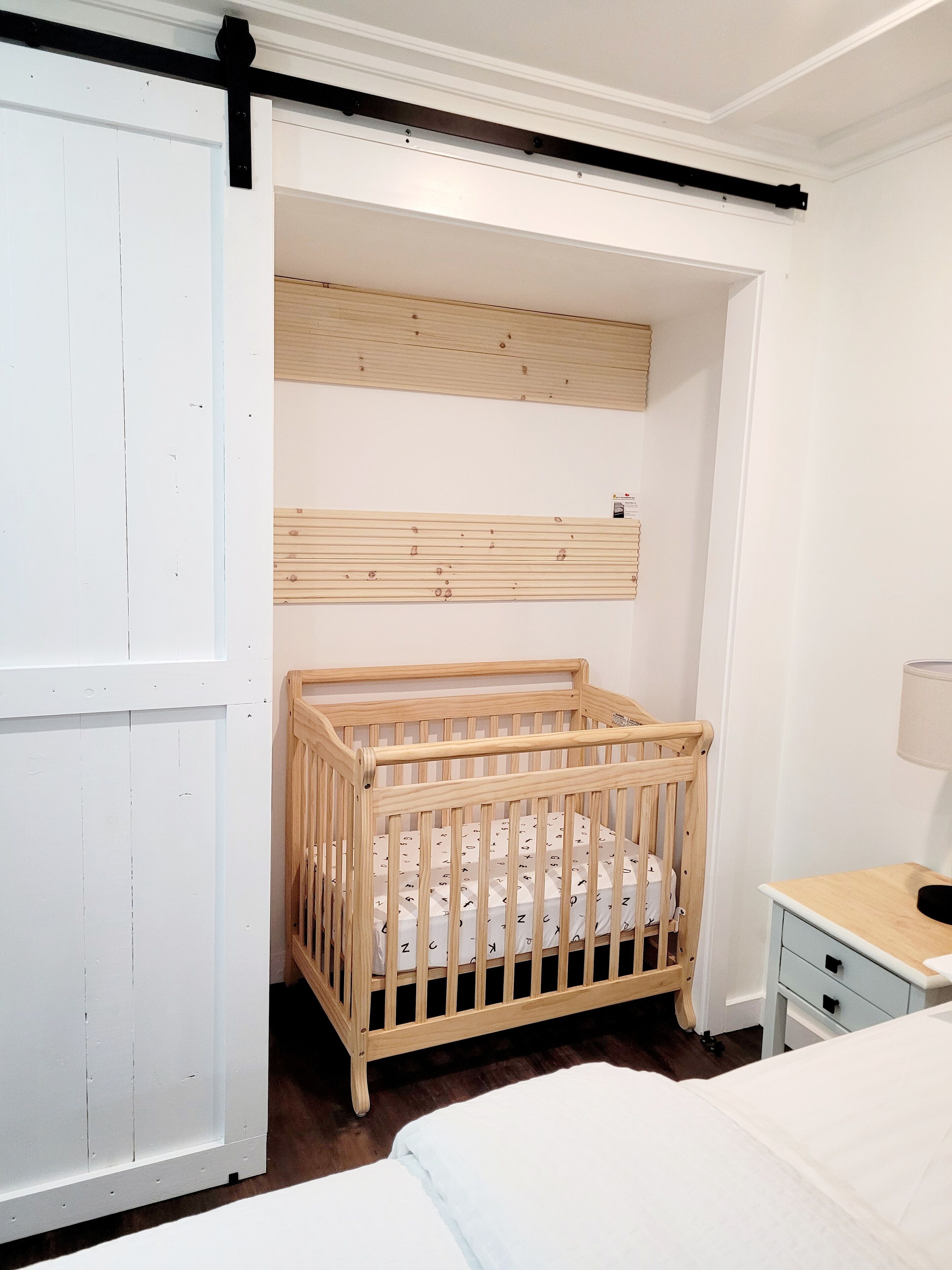 Private Bright Basement Suite