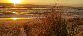 You'll love Sea Glass. Steps from the beach. Free linens.