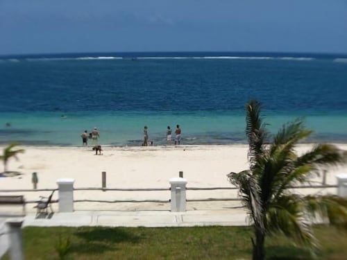 Affordable Beachfront  Paradise!     2 Bedrooms