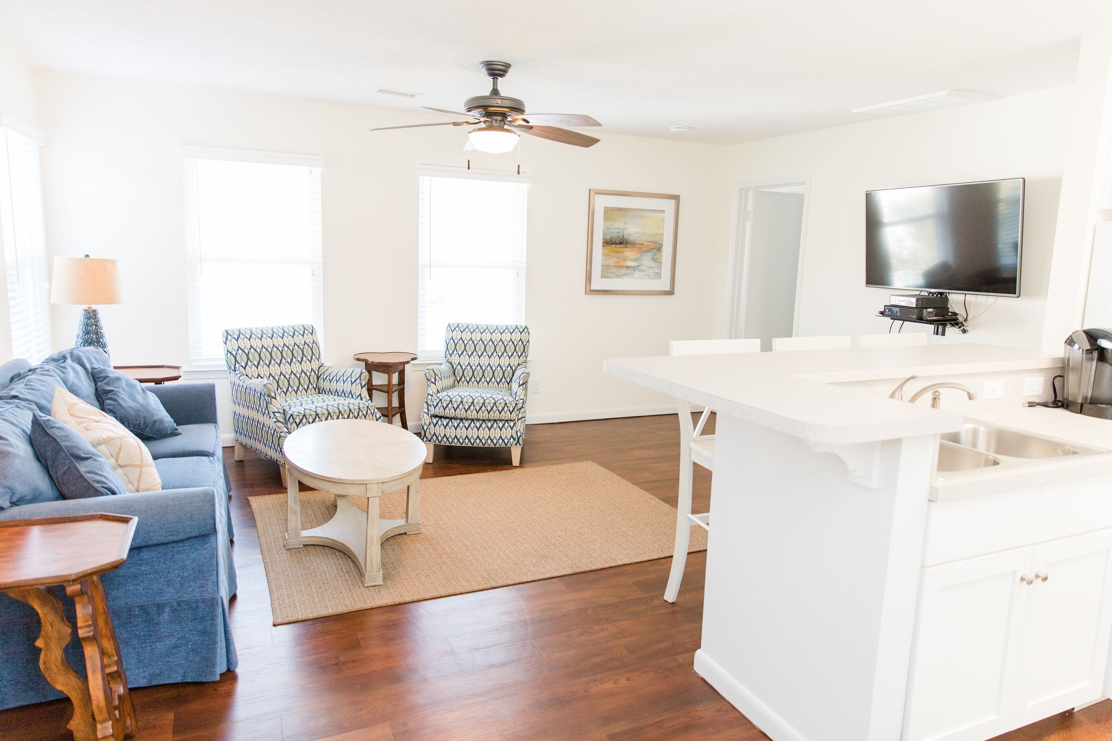 Fabulous North End Home - 1.5 blocks off the Beach, Private Deck, with parking