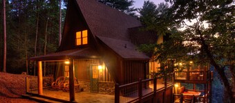 Private River Cabin with Playground, Fishing, Mountain View, Hot tub