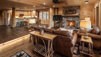 Télévision, cheminée, lecteur de DVD