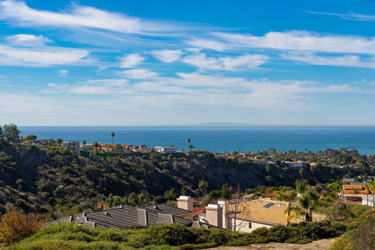 Ocean View Luxury Less than a mile from the Ocean