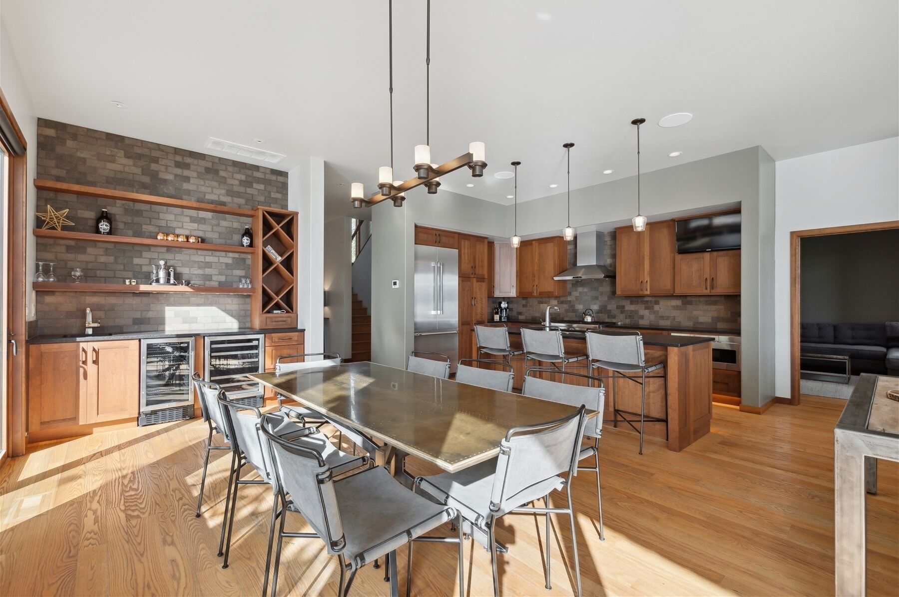 Swan Lake House ~ Stunning Lake house less than a mile from Downtown Bigfork!