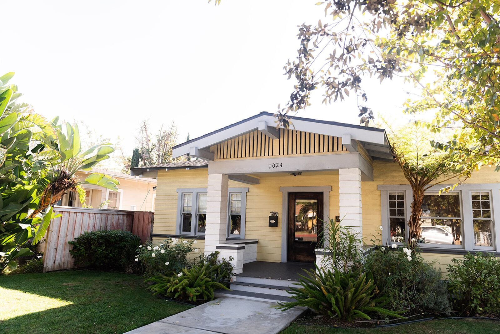 Cozy Historic Craftsman Bungalow | 1 mile to Disney | Sleeps 9 | Watch Disney Fireworks in Backyard