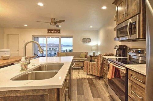 Lakeview #33 -  Pool, Hot Tub, and Lake Access!