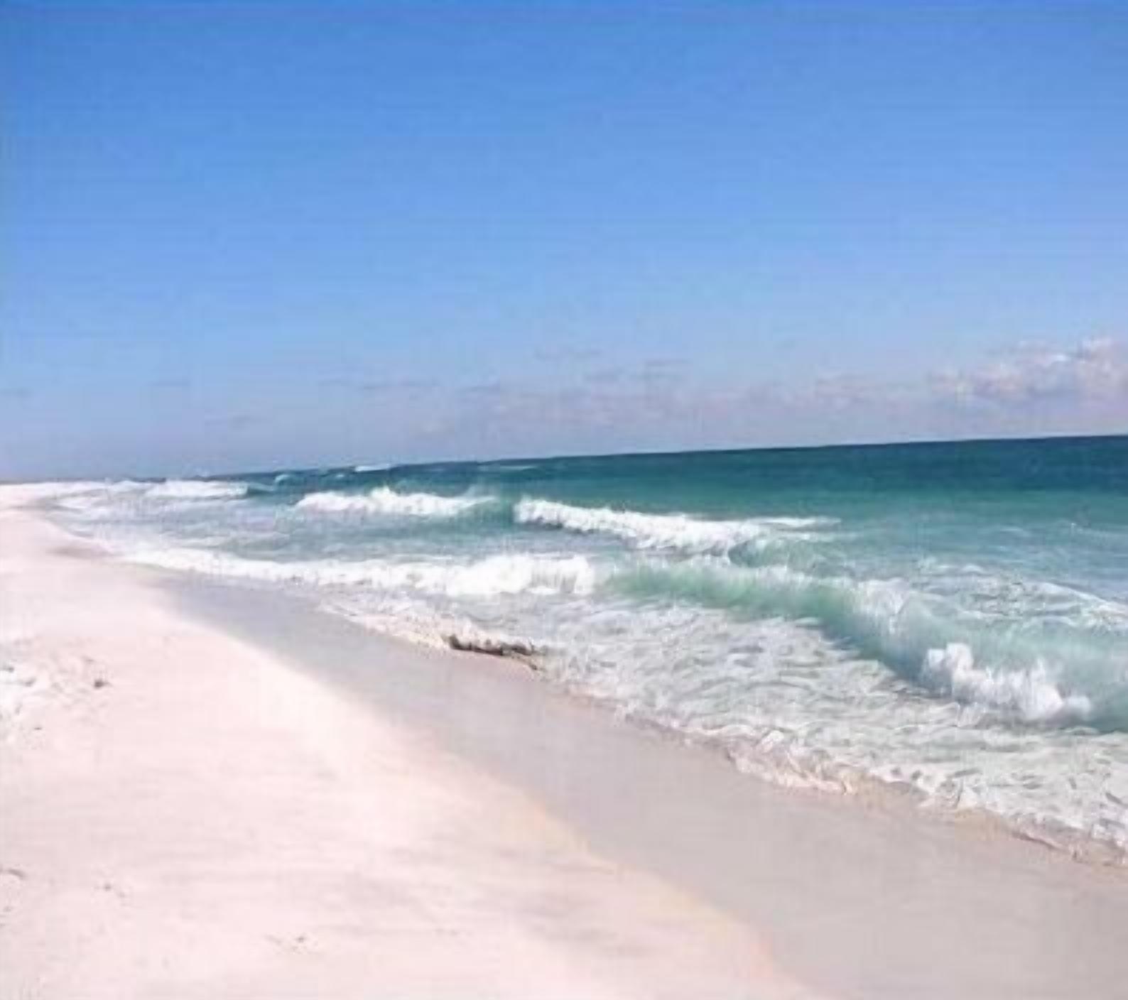 Plage à proximité, chaises longues, serviettes de plage