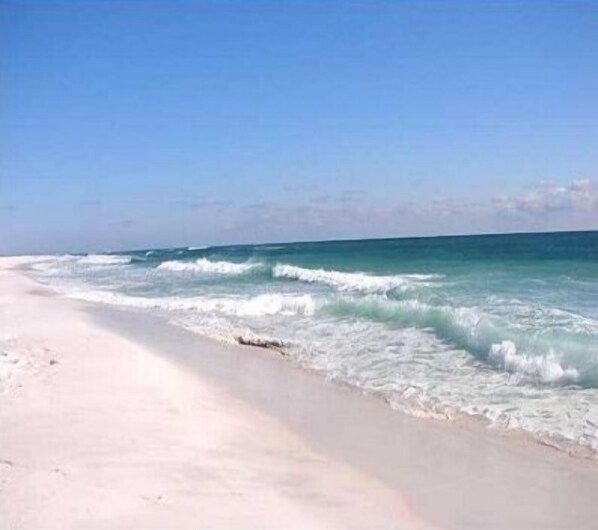 In Strandnähe, Liegestühle, Strandtücher