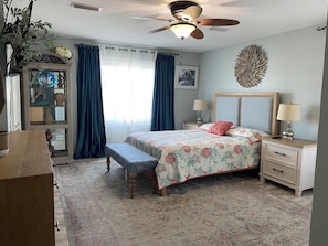 5 bedrooms, desk, iron/ironing board, travel crib