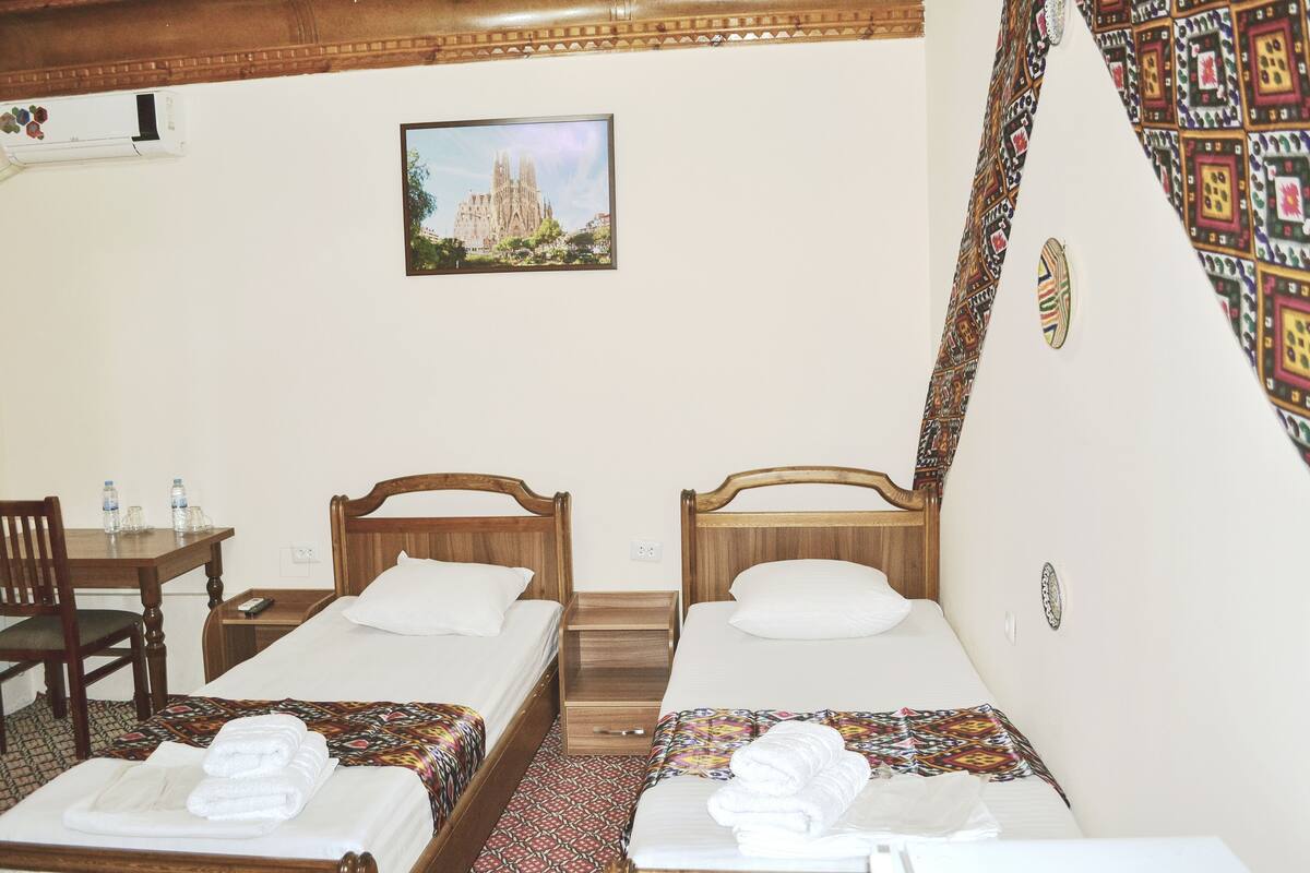 Standard Triple Room | Desk, laptop workspace, free WiFi, bed sheets
