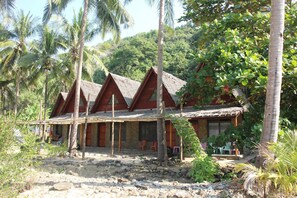 Aquamarine Suite | Desk - Turtle Egg Cove Ngapali (Thandwe)