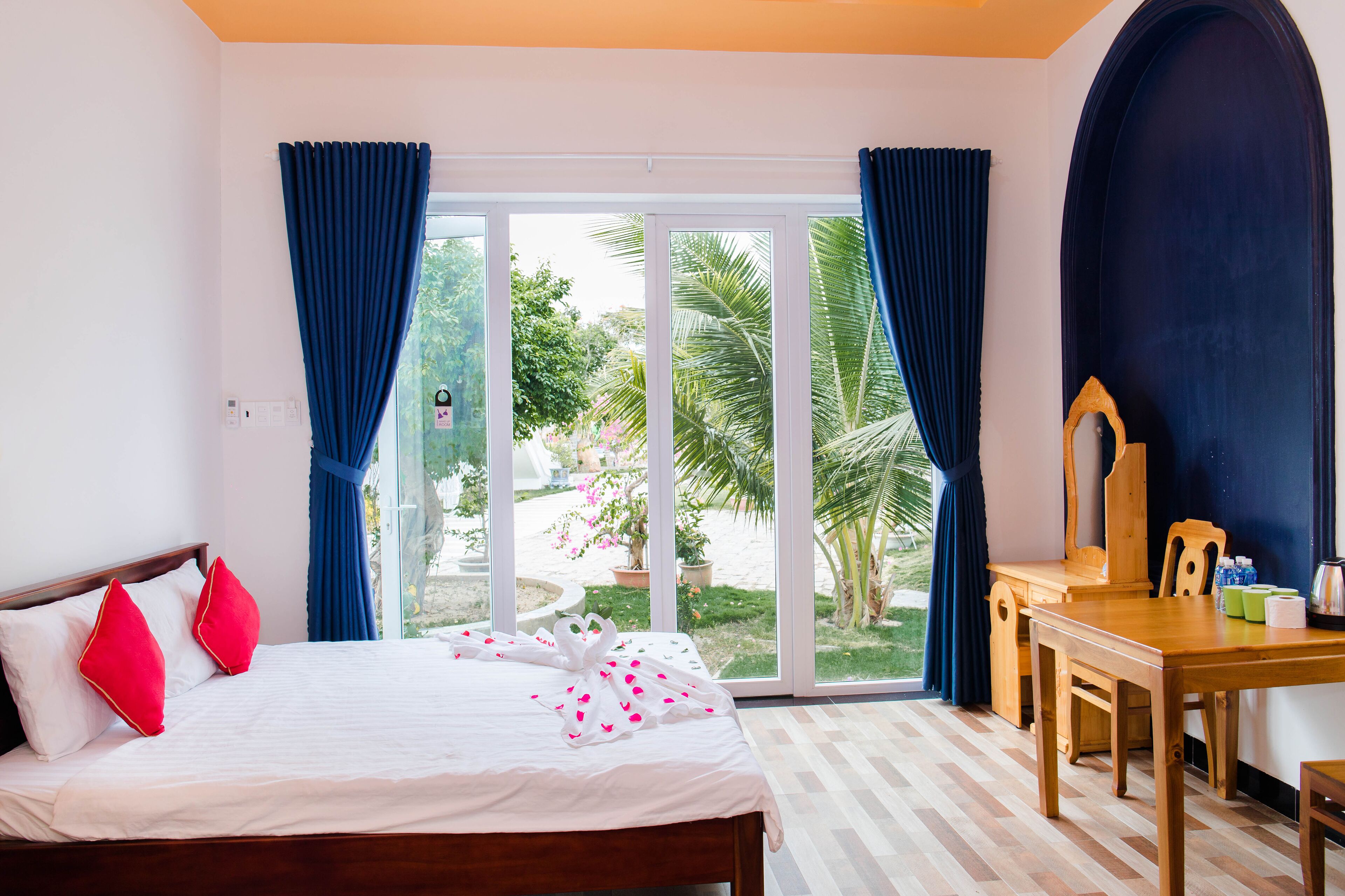 family apartment | 1 bedroom, individually decorated, desk, blackout curtains