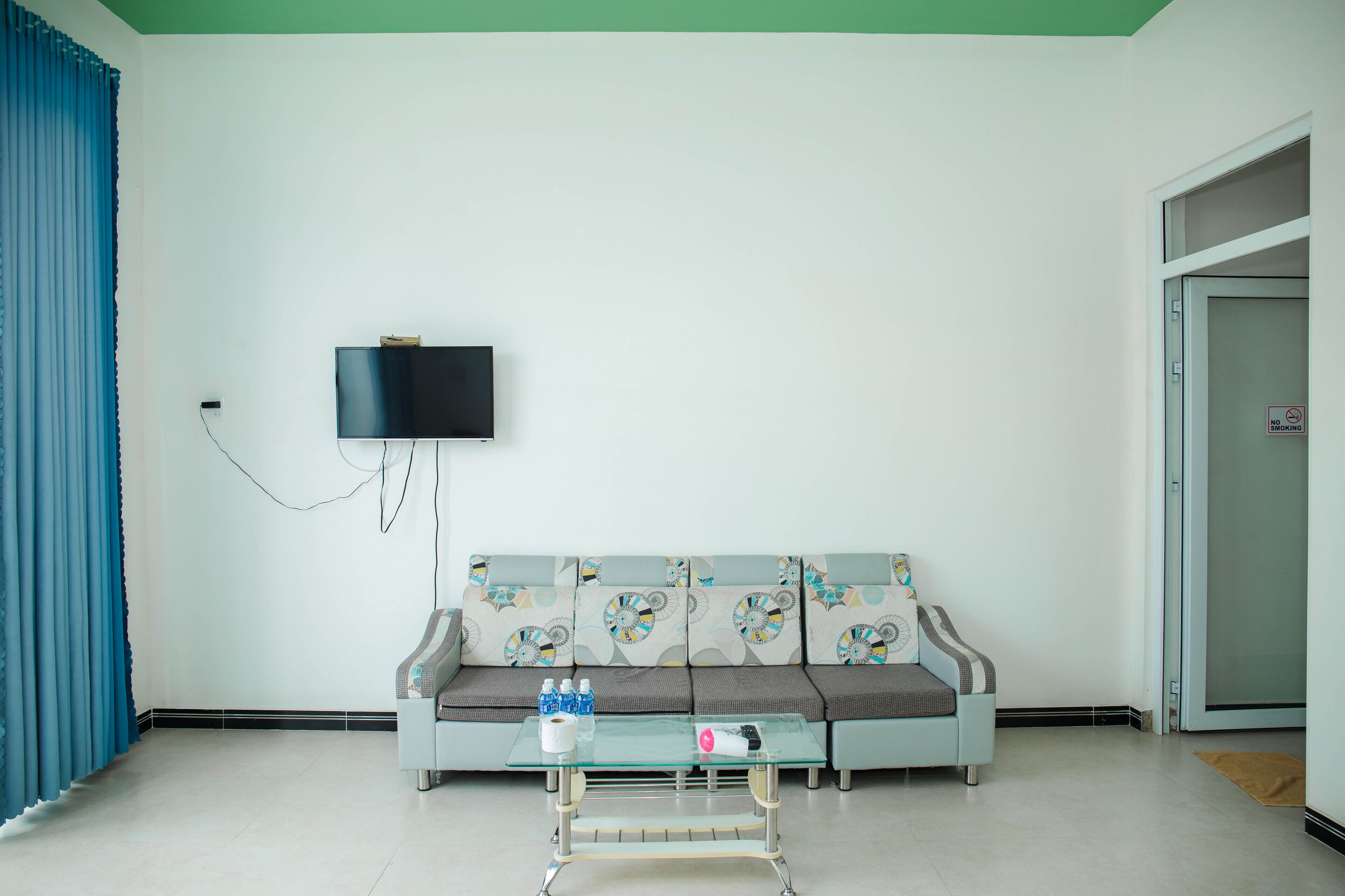 executive apartment | living area | 21-inch flat-screen tv with cable channels, tv