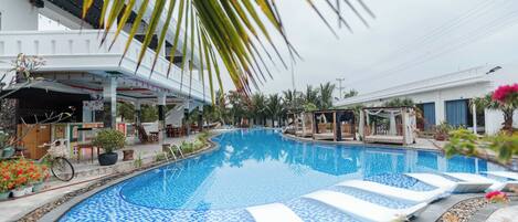 1 bedroom, individually decorated, desk, blackout drapes