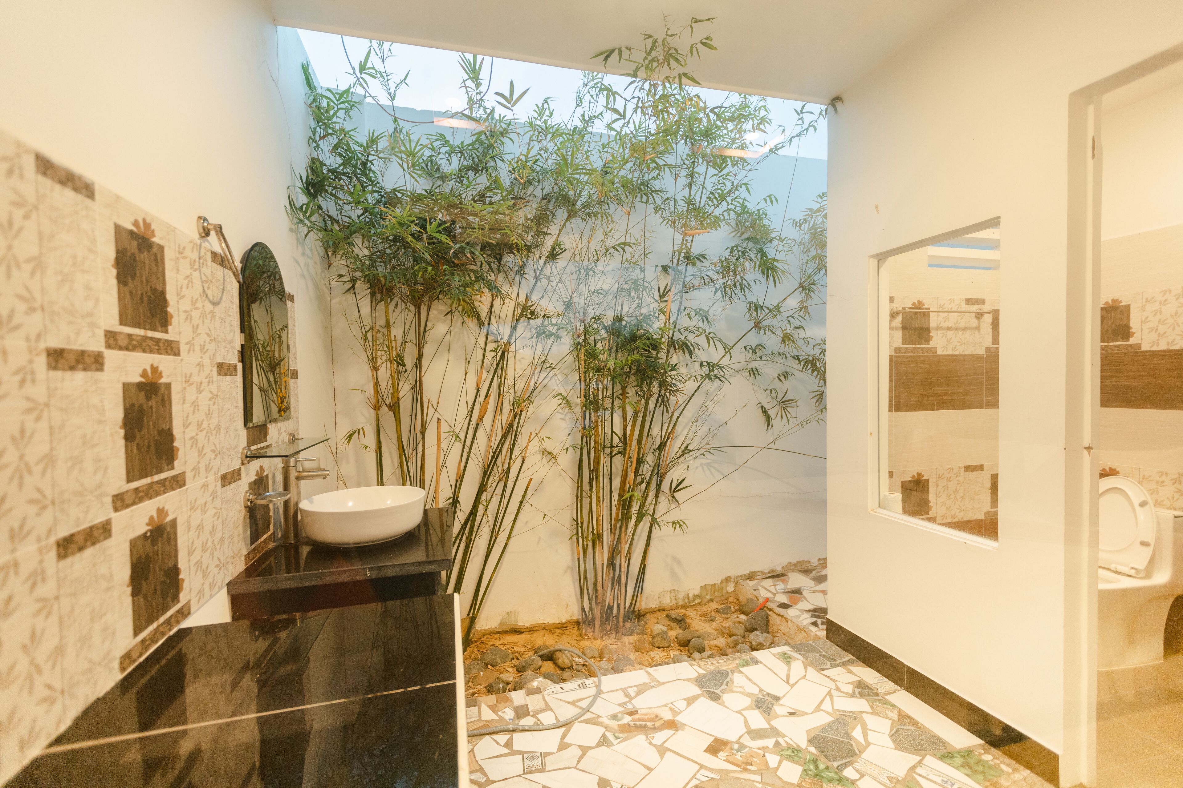 shower, free toiletries, slippers, towels