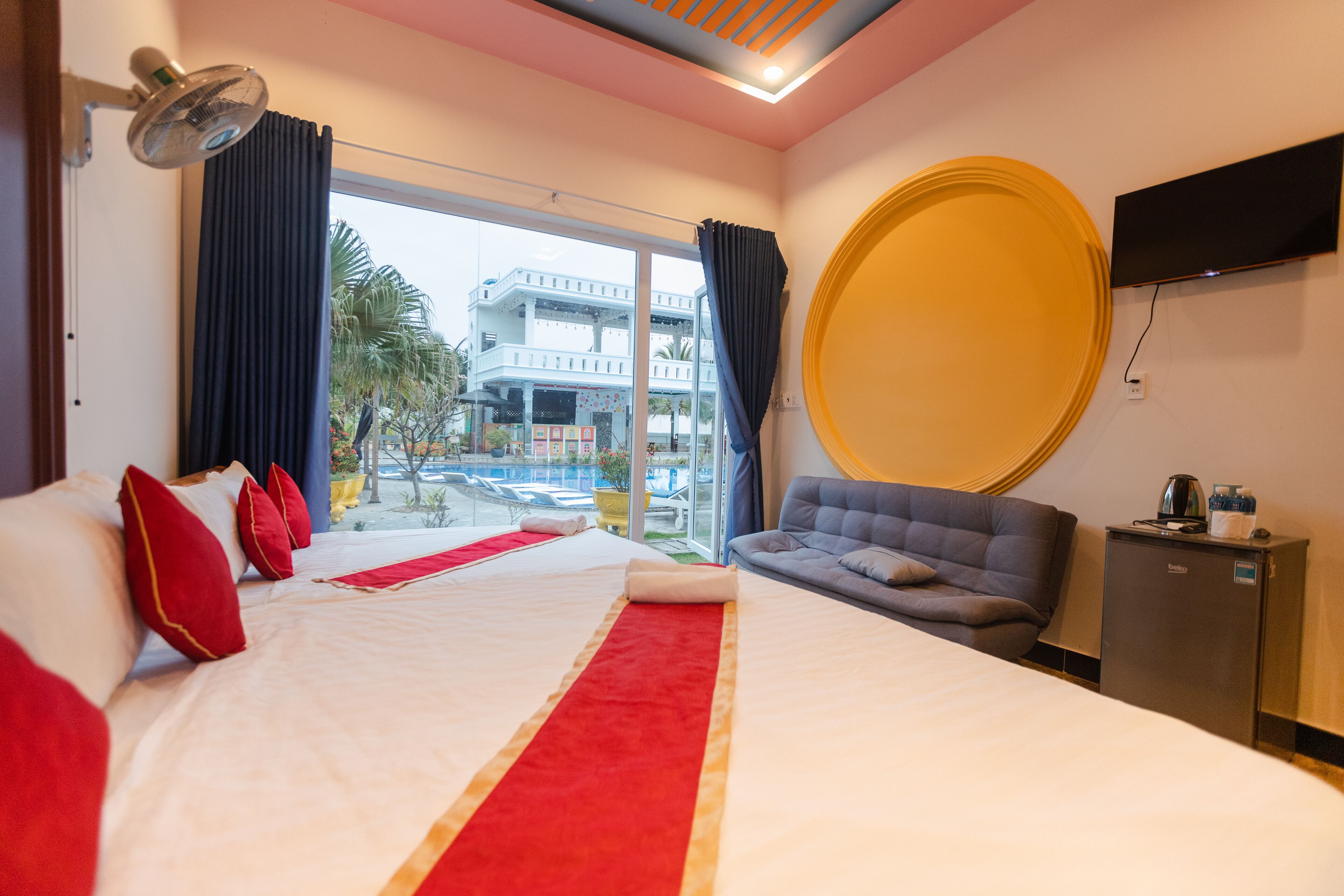 luxury quadruple room | 1 bedroom, individually decorated, desk, blackout curtains