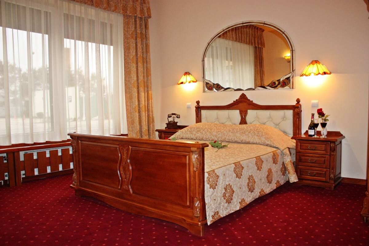 Single Room | Hypo-allergenic bedding, in-room safe, desk, blackout drapes