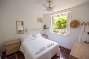 9 bedrooms, iron/ironing board, free WiFi, bed sheets - East Point. Spectacular beachfront house for 24 people. Private beach. (Angra dos Reis)
