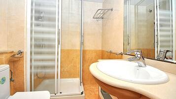 Apartamento, 1 habitación, vistas al mar | Baño | Bañera