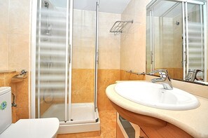 Apartamento, 1 habitación, vistas al mar | Baño | Bañera