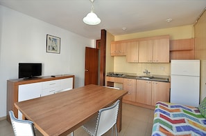 Apartment, 1 Bedroom, City View | Living area