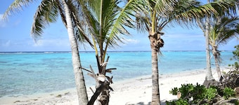 Lyas Holiday Home - 20 metres from a stunning beach