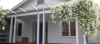 Spotless Family Home - Walk to golf course, beach & more! Enclosed Yard + WiFi.