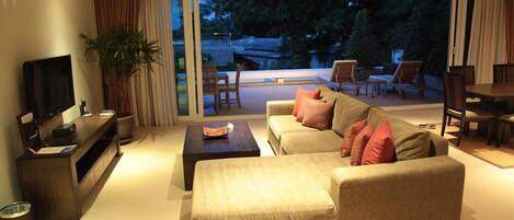 Flachbildfernseher, DVD-Player