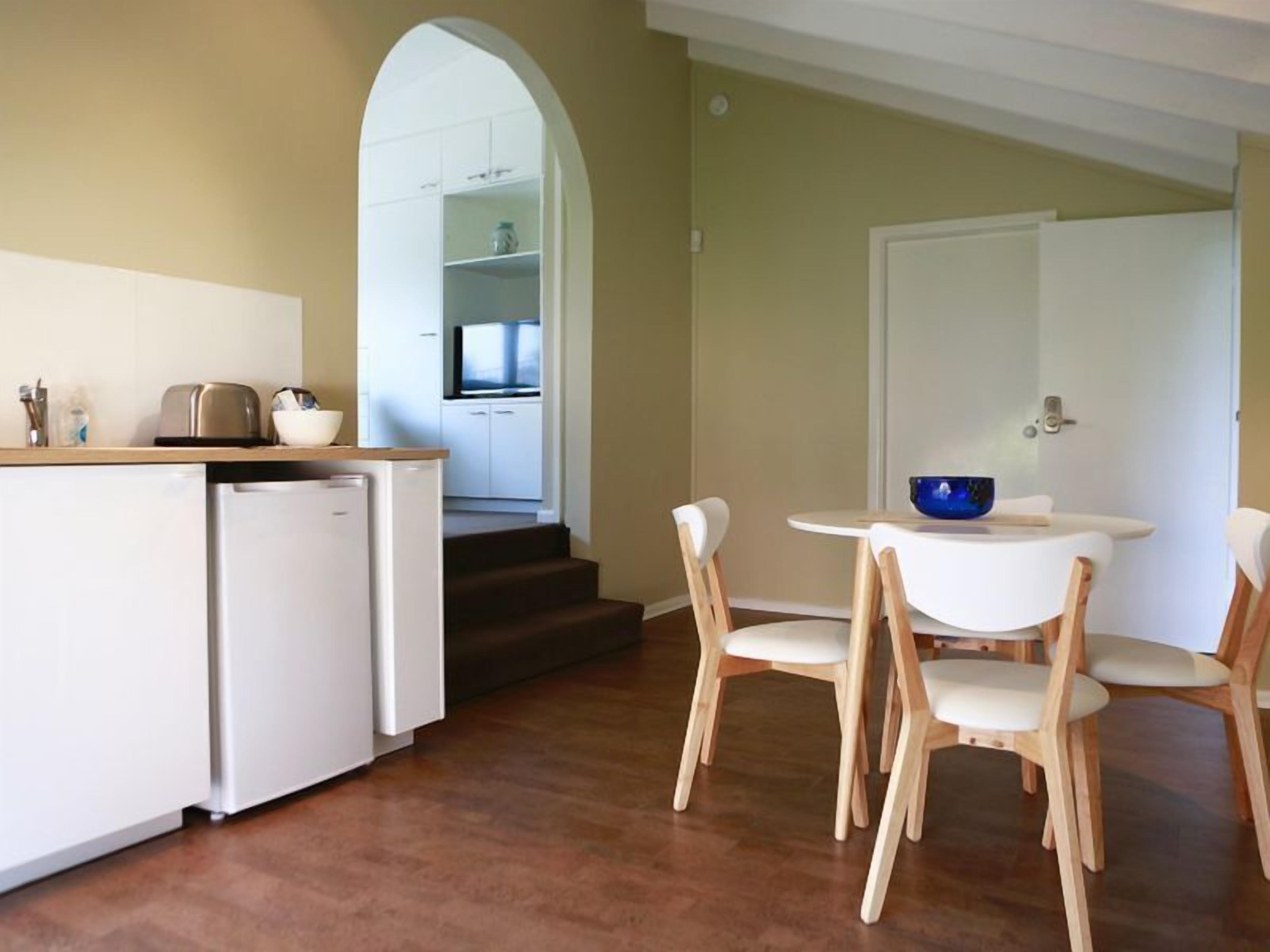 Self Contained Unit Within Elegant Randwick Home — image 6