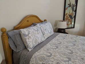 1 slaapkamer, een strijkplank/strijkijzer, gratis wifi, beddengoed