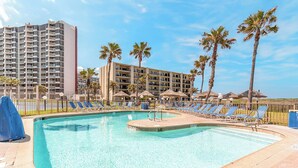 Pool - Saida II 502 - Charming Oceanfront Condo with Spectacular Ocean Views, Dazzling Beachfront Swimming Pools & Spas (South Padre Island)